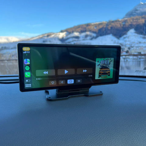 Autós multimédiás rendszer - HD képernyő és vezeték nélküli CarPlay