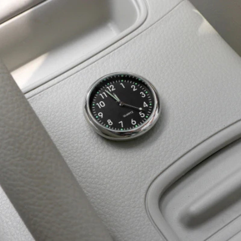 Mini Hodiny Auto – Jasný Analógový Displej A Jednoduchá Montáž 